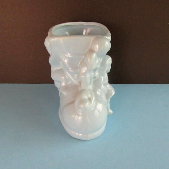Pale blue vintage ceramic shoe planter "Old Woman Who Lived in a Shoe"- baby boy - Picture 6 of 9